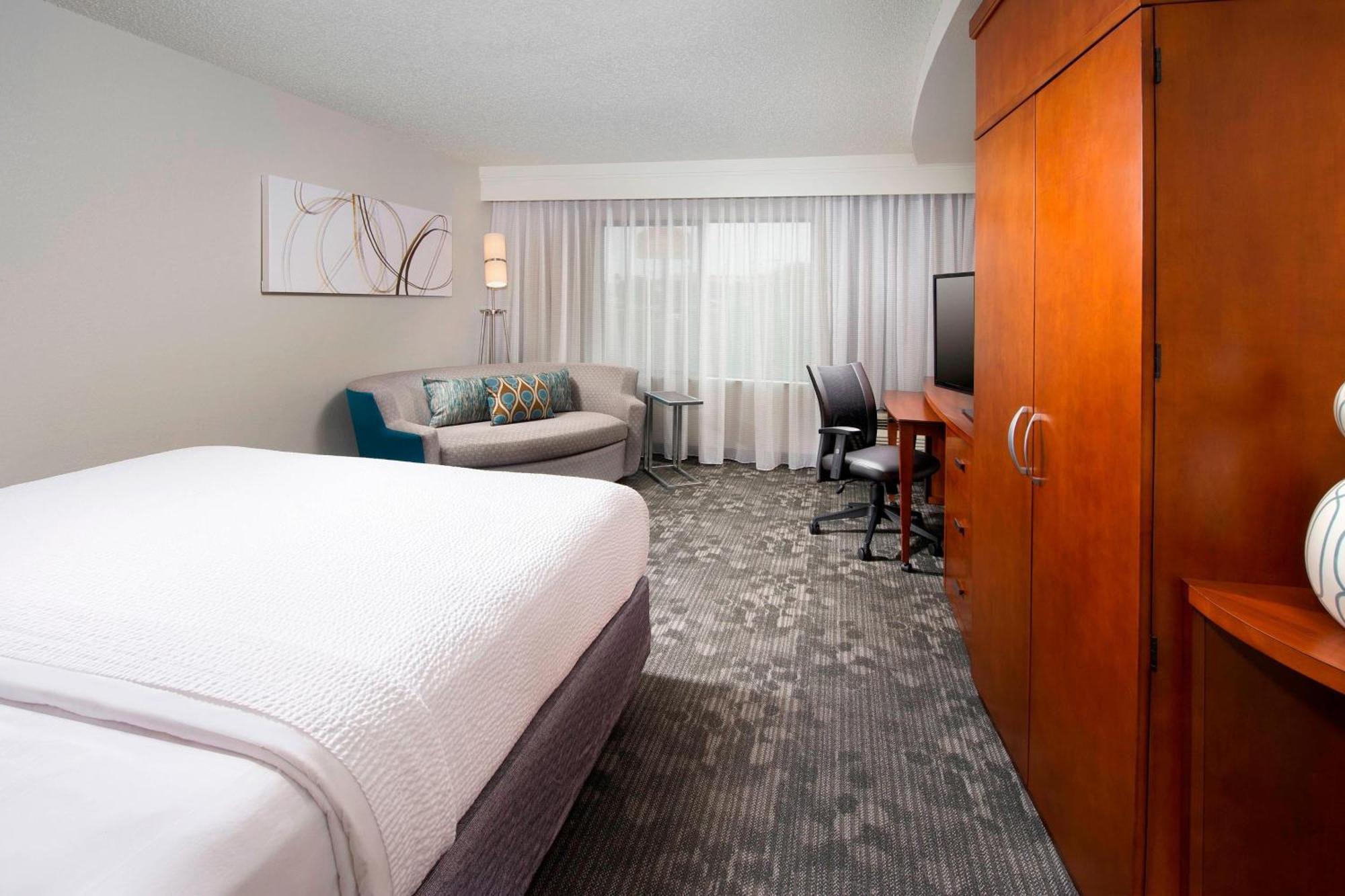 Courtyard By Marriott San Antonio Seaworld/Lackland Экстерьер фото